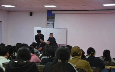 中医文化进校园 养生讲座暖人心