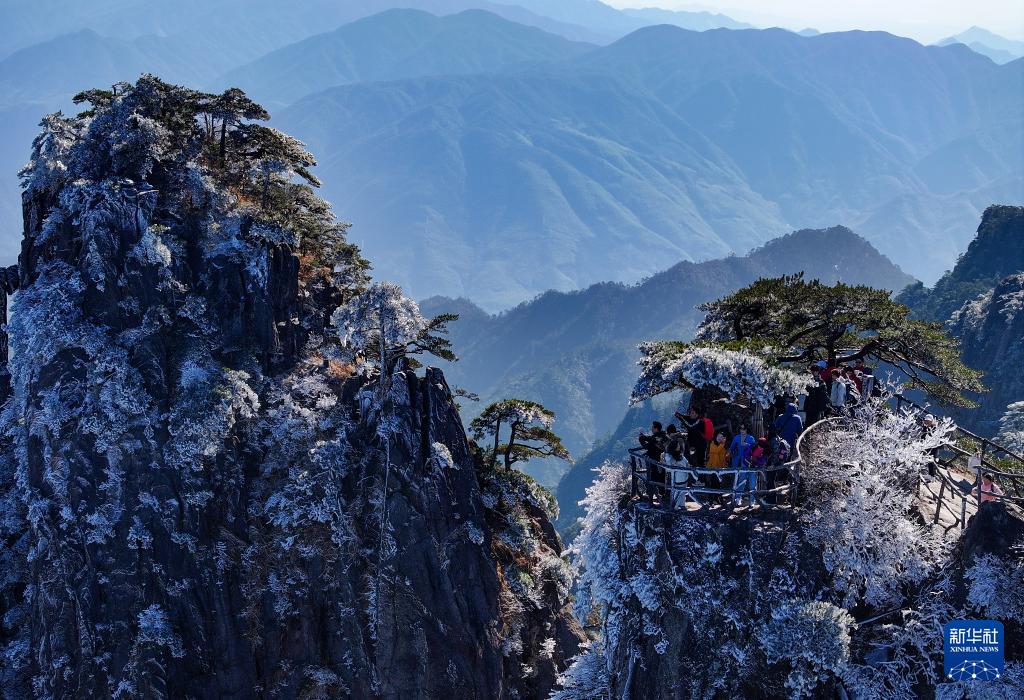 吉悦康汇古法瓮蒸,内贴2200块养生岩宝石,利用负离子和远红外线通过中药熏蒸作用于人体,有效祛除湿气寒气,体内毒素,重金属,代谢垃圾。国家专利产品可蒸出彩色的汗液判断身体问题。有特色摸骨理疗专业祛除肩颈腰背痛。手法疏通经络排毒 。艾灸泥灸电疗热疗。瑶浴应有尽有。蒸泡疗三位一体项目种类多,盈利点多性价-今日头条