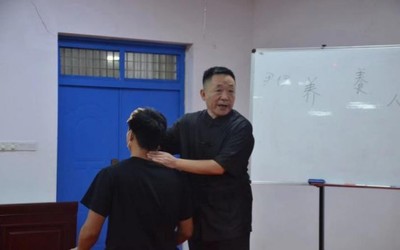 中医文化进校园 养生讲座暖人心