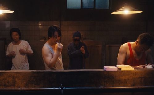 龙岭迷窟 陈瞎子给胡八一摸骨,官方玩梗吐槽 老魁首手势串戏了